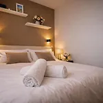 Luxury Flat - Eiffel Tower View & Terrace - Air Conditioning