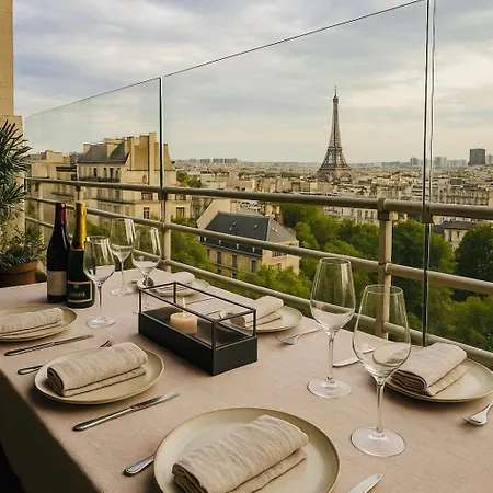 Appartamento Luxury Flat - Eiffel Tower View & Terrace - Air Conditioning Parigi