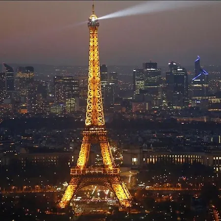 Appartamento Luxury Flat - Eiffel Tower View & Terrace - Air Conditioning Parigi