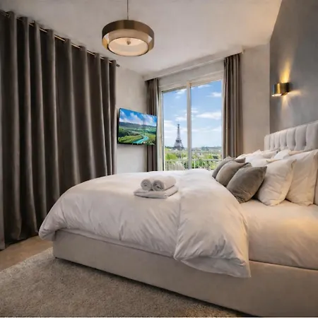 Appartamento Luxury Flat - Eiffel Tower View & Terrace - Air Conditioning Parigi